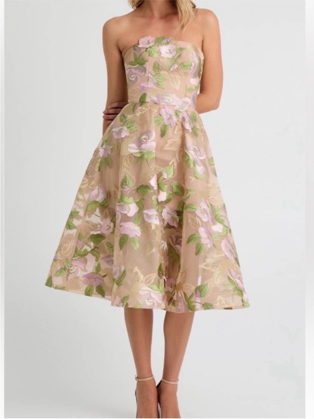 ✨NEW✨ Helsi Noemi Embroidered Floral
Strapless Cocktail Midi Dress